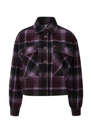 Kurz geschnittenes kariertes Hemd aus weichem Stoff, mit dunkellila, schwarzen und pinken Farbtönen, zwei Brusttaschen und Knopfverschluss.