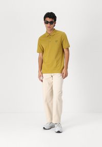 Lyle & Scott Polo marškinėliai - gold coloured