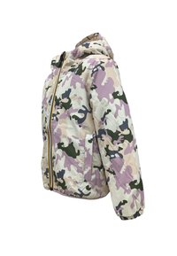 Giacca mimetica in beige, rosa, verde oliva e viola. Caratterizzata da cappuccio, chiusura con zip e polsini elasticizzati, con due tasche frontali.