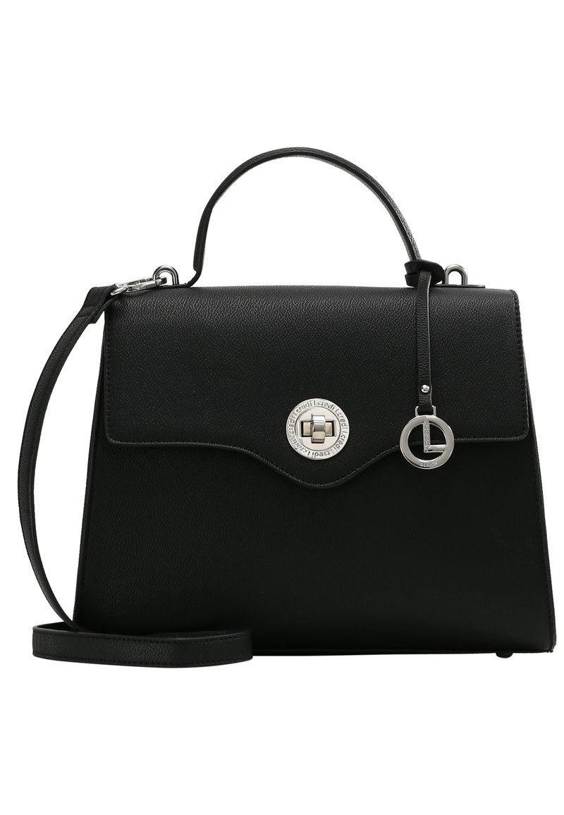 Sac à main en cuir noir au design structuré, avec une anse supérieure, une bandoulière amovible, un rabat à l'avant et un détail en métal circulaire argenté.