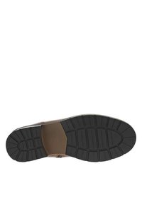 Suela de zapato con una parte inferior de goma negra texturizada y un diseño de banda de rodadura, unida a una sección superior marrón. Acabado liso a lo largo de los bordes.
