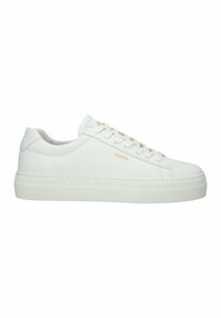 Weiße Leder-Sneaker mit glatter Textur, abgerundetem Zehenbereich und flacher Gummisohle. Zu den Merkmalen gehören eine Schnürverschluss und dezente goldene Markierung.