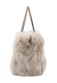 Sac à main en fausse fourrure beige clair avec deux sangles lisses et fines. Texture douce et forme arrondie, sans motifs ni accents supplémentaires.