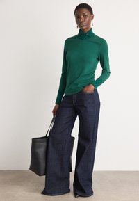 Marc Cain Topper langermet - dark jade green