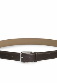 Cintura in pelle marrone con una fibbia tono argento, caratterizzata da una texture liscia e dettagli di cucitura sul bordo, con diversi fori di regolazione.