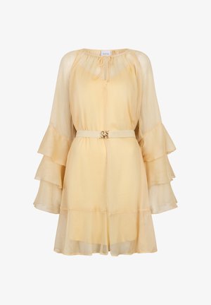 Doorschijnende lichtgele jurk met gelaagde klokmouwen, ronde halslijn met strik en bijpassende riem met gouden gesp in de taille.