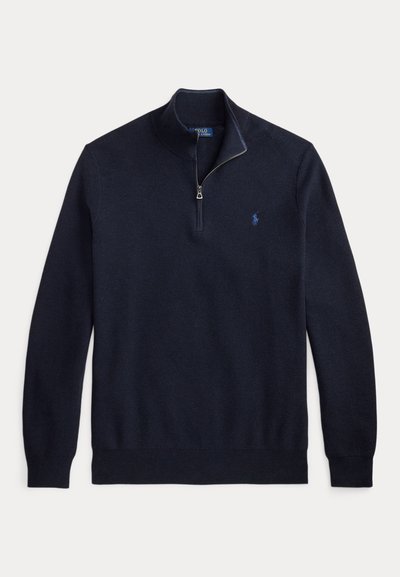 Pull-over en maille bleu marine à manches longues avec col à fermeture éclair quart de zip et petit logo brodé sur la poitrine gauche.