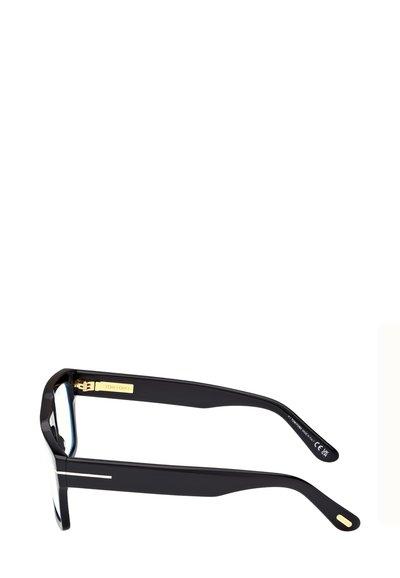 Occhiali in plastica nera con montatura quadrata, lenti con tonalità blu, accenti metallici e dettaglio del logo dorato sulla stanghetta.