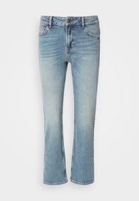 Jasnoniebieskie dżinsy z prostymi nogawkami, z zapięciem na guzik, pięcioma kieszeniami i przetarciami, które nadają im efekt zużycia.