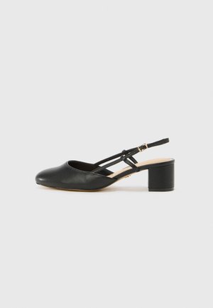 Escarpin noir en cuir avec un bout rond, un talon bloc et plusieurs sangles croisées. Texture lisse et design simple.