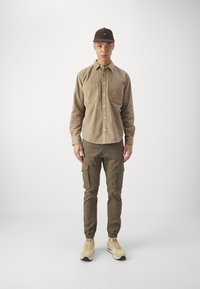 Only & Sons ONSALP - Camisa - chinchilla