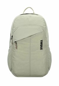 Zaino Thule grigio chiaro con una texture di tessuto liscia, dotato di una tasca frontale con zip inclinata, maniglia superiore e accentuazione del logo sul lato.