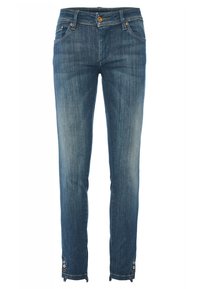 Jeans de mezclilla azul oscuro con corte ajustado, que cuentan con cinco bolsillos, cierre de botón y acentos decorativos de botones en los puños.