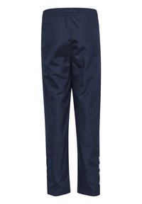 Navyblaue Sporthosen aus glattem Stoff, mit einem elastischen Bund und seitlichen Streifen entlang der unteren Beine.