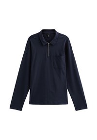 Polo a maniche lunghe blu navy realizzato in morbido tessuto, dotato di colletto con zip a metà, taschino sul petto e design dalla vestibilità rilassata.
