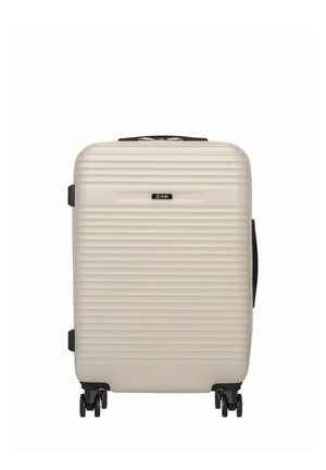 Beżowa twarda walizka podręczna z poziomymi żebrowaniami, czarnymi uchwytami, czterema czarnymi obrotowymi kółkami i małym, centralnie umieszczonym logo marki.