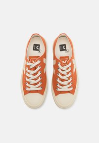 Veja WATA II - Tenisice - orange