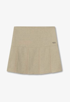 Beige volditud seelik kõrge vöökohaga ja väike metallist logo detail paremal puusal.