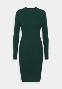 Robe longue à manches longues côtelée de couleur vert foncé avec un col montant et une silhouette ajustée, s'étendant jusqu'au milieu de la cuisse, présentant une texture lisse.