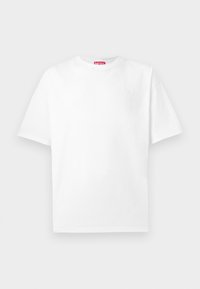 Hvit bomulls t-skjorte med rund hals og korte ermer. Har en subtil logo på forsiden og en rød etikett på halslinningen.