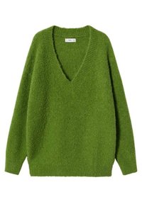 Pull vert à col en V fabriqué à partir de matériau texturé et duveteux. Il comporte des manches longues et une coupe décontractée. Pas de motifs ou d'ornements remarquables.
