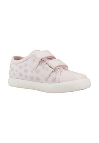 Sneaker di tela rosa con motivo a cuori, suola in gomma bianca e cinturini in velcro regolabili. Punta arrotondata e morbida fodera interna.