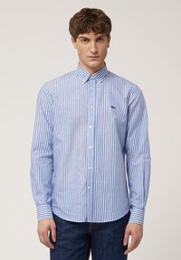 Blauw-wit gestreept overhemd met knopen en een klein logo, voorzien van een puntkraag en lange mouwen. Zachte stof met een gladde textuur.