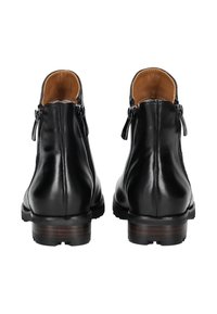 Bottines noires en cuir avec une finition lisse, fermetures éclair de chaque côté et un talon en bois. L'intérieur est beige et doux.