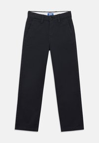 Ανδρικό μαύρο παντελόνι με ίσια γραμμή, εμπρόσθιες τσέπες, θηλιές για ζώνη και κούμπωμα με κουμπί, τοποθετημένο επίπεδα σε λευκό φόντο.