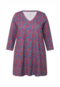 V-hals tuniek met driekwart mouwen van zachte stof, featuring een multicolore patroon van rode, blauwe en roze vormen op een grijze achtergrond.