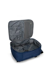 Námořnická modrá cestovní taška s předním zipem, šedými síťovanými kapsami, vnitřními popruhy na upevnění předmětů a měkkým látkovým povrchem.