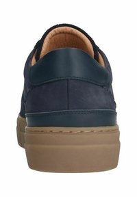 Navy Leder-Sneaker mit beigem Innenfutter und Gummisohle. Verfügt über einen kontrastierenden dunkelgrünen Fersenakzent und sichtbare Nähte.