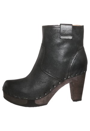 Bottines à talons hauts - black