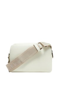 Borsa bianca testurizzata con forma rettangolare, dotata di una tracolla beige chiaro embossata con il nome del marchio. Tracolla regolabile e chiusura con zip.