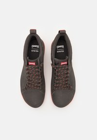 Camper PEU PISTA - Sporta apavi - dark gray