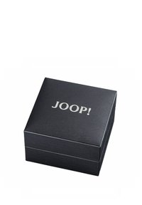 Scatola regalo nera con texture e logo "JOOP!" in argento sulla parte superiore, caratterizzata da una forma quadrata e superfici lisce.