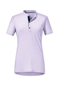 Polo shirt met korte mouwen in lichtpaars, gemaakt van zacht materiaal. Het shirt heeft een knoopsluiting met een donkerblauw accent en een contrasterende binnenkraag.