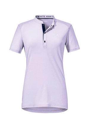 Polo de manga corta en púrpura claro, hecho de material suave, presenta una tapeta de botones con un acento en azul oscuro y un interior del color del cuello en contraste.