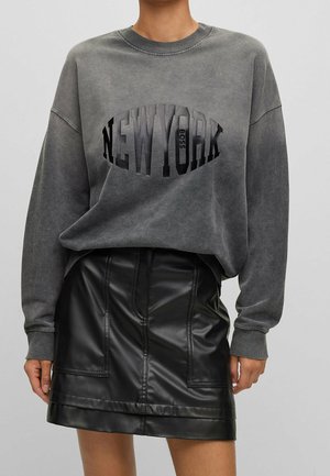Sweatshirt - black