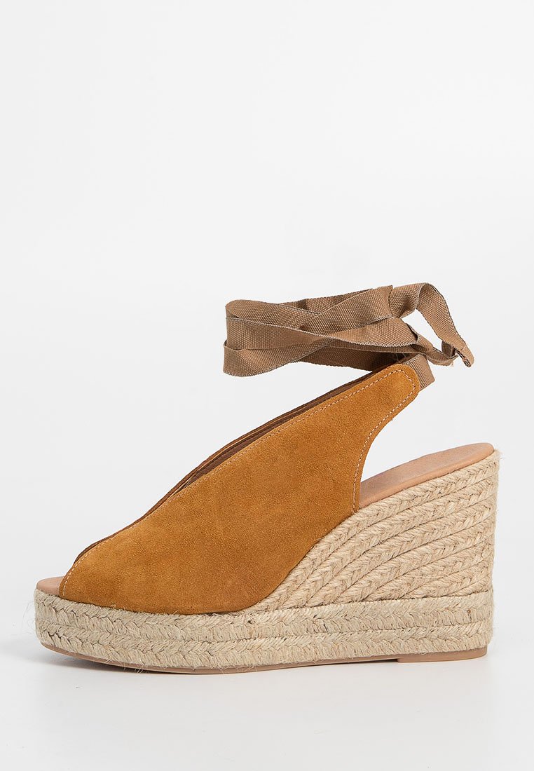 Gioseppo Sandalen met sleehak bruin