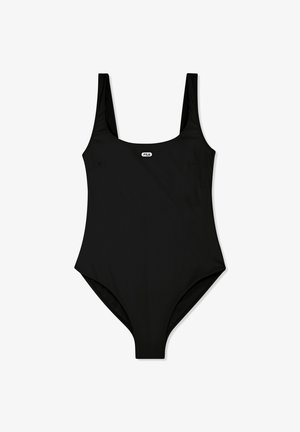 Sort badedragt i ét stykke med brede skulderstropper og lille hvid FILA-logo på brystet, vist på hvid baggrund.