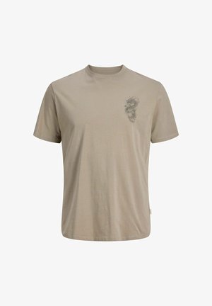 Beež lühikeste varrukatega ümara kaelusega T-särk, mille vasakule rinnapiirkonnale on trükitud väike, tumedat värvi draakoni kujutis.