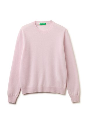 Jersey rosa claro de manga larga con cuello redondo, puños y dobladillo acanalados, mostrado plano con una etiqueta verde en el cuello.