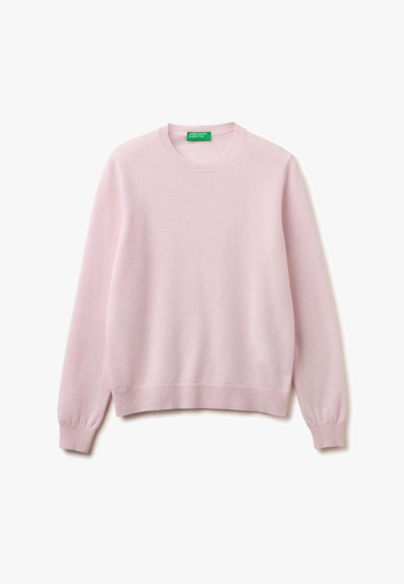 Jersey rosa claro de manga larga con cuello redondo, puños y dobladillo acanalados, mostrado plano con una etiqueta verde en el cuello.