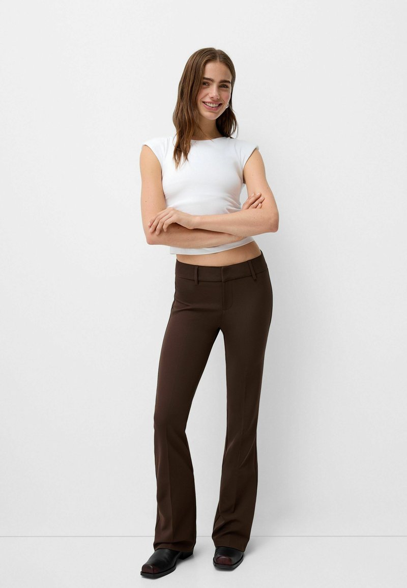 Bershka Broek donkerbruin Bershka Broek donkerbruin