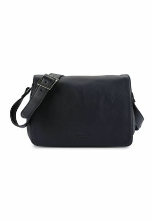 Borsa a tracolla in pelle nera con chiusura a patta, tracolla regolabile e marchio discreto sul davanti. Texture liscia, forma rettangolare.