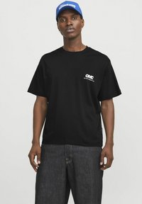 Jack & Jones RÜCKEN RUNDHALSAUSSCHNITT  - Camiseta estampada - black