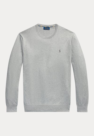 Maglione grigio chiaro a maniche lunghe con scollo tondo, piccolo logo ricamato sul petto sinistro e polsini e orlo a costine.