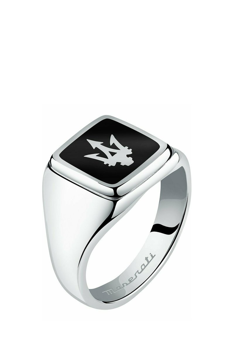 Kvadratisk silverring med polerad yta, som har en svart emaljöverdel med en vit treforklogotyp och subtila varumärkesgravyrer invändigt.