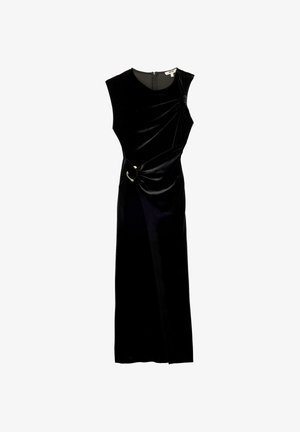 Ärmelloses schwarzes Samt-Abendkleid mit seitlichem Schnallendetail und gerafftem Stoff an Taille und Schulter.